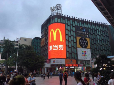 深圳东门Ucity商场LED屏广告