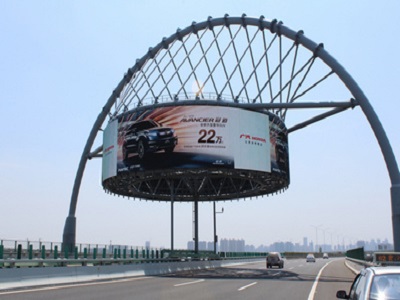 武汉机场高速路互通枢纽交汇处LED屏广告
