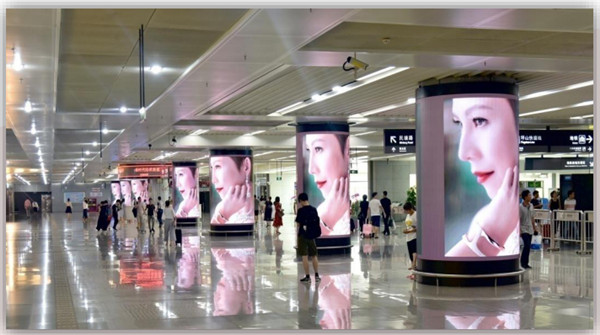 深圳北高铁站LED立柱广告