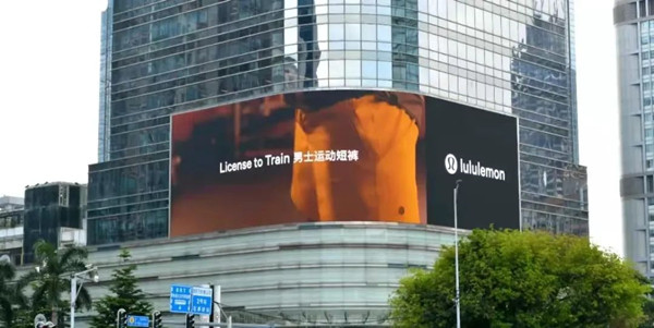 license to train男士运动短裤户外LED广告