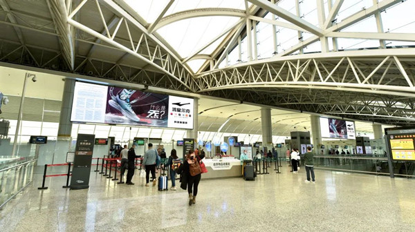鸿星尔克广州机场广告
