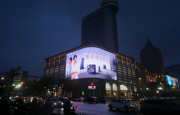 格力新轻厨杭州延安路武林银泰户外LED广告