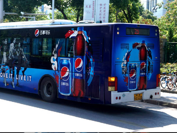 百事可乐公交车体广告