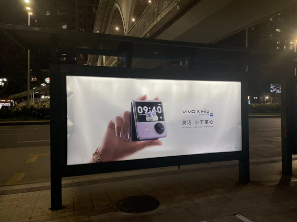 vivo手机公交车站广告