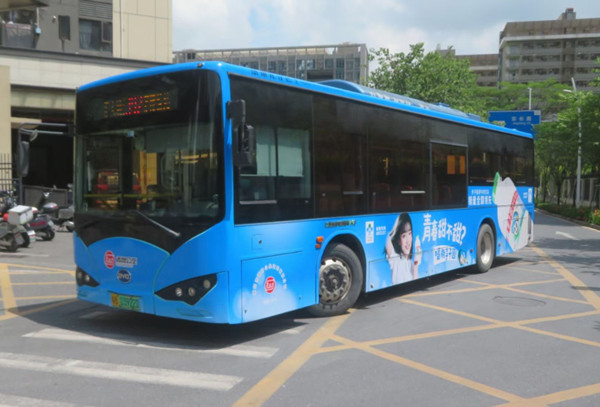 李子园公交车体广告