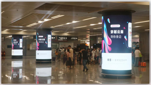 深圳北高铁站广告